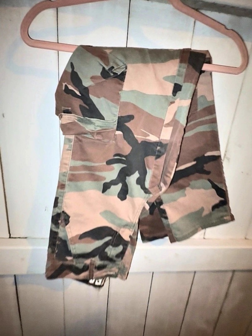 Women’s cargo camouflage VIP camouflage army pants. C